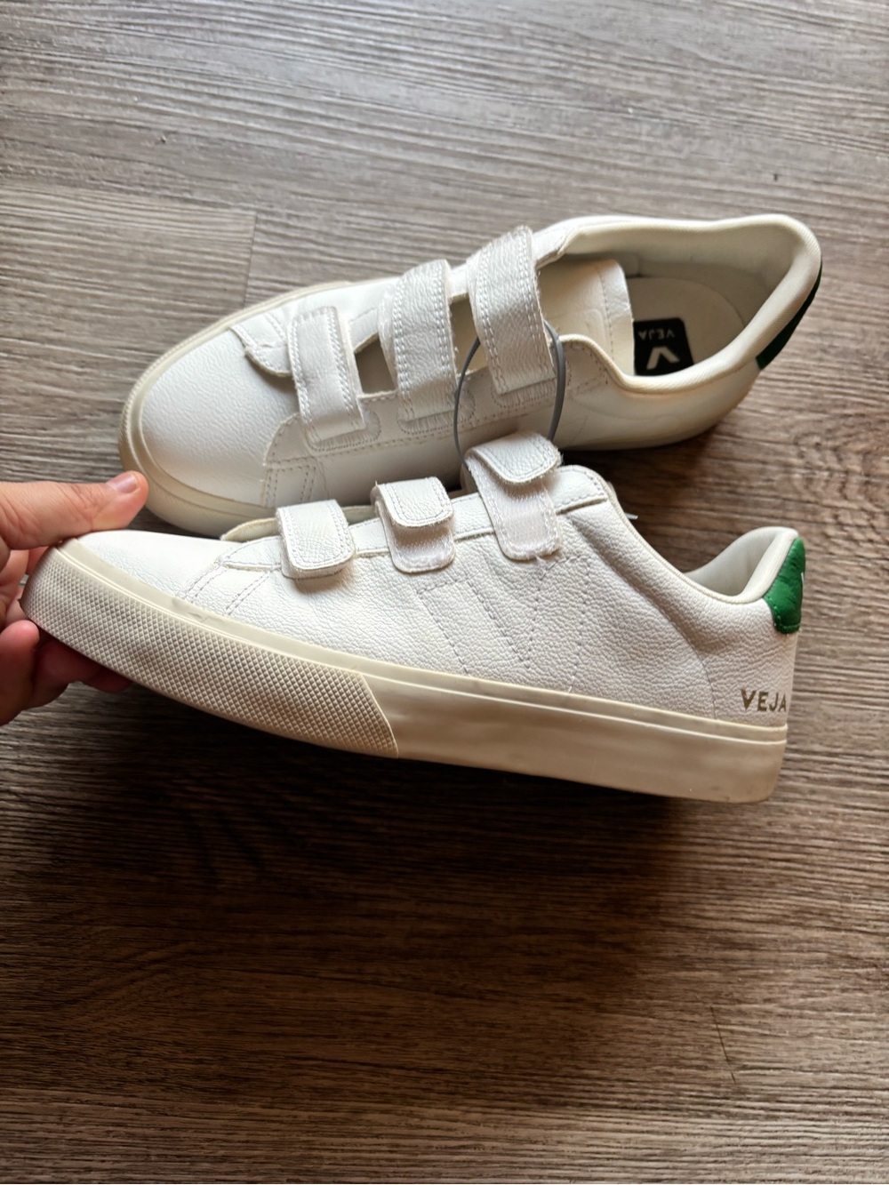 VEJA RECIFE SNEAKER IN EXTRA WHITE & EMERAUDE - Picture 8 of 10